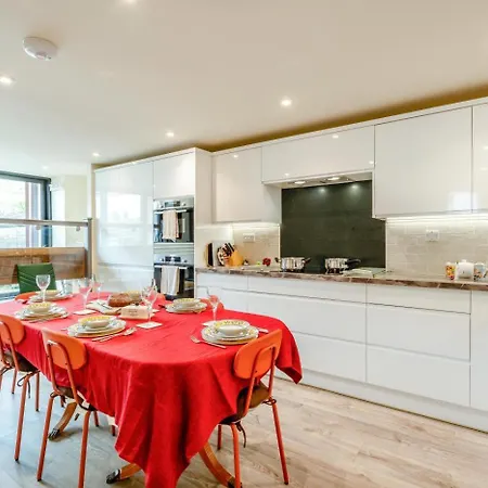 بيت للعطل 3 Bed In Borrowdale Oc-sz465 *